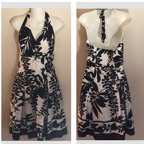 White House Black Market Dresses & Skirts - 🖤WHITE HOUSE BLACK MARKET HALTER DRESS🖤